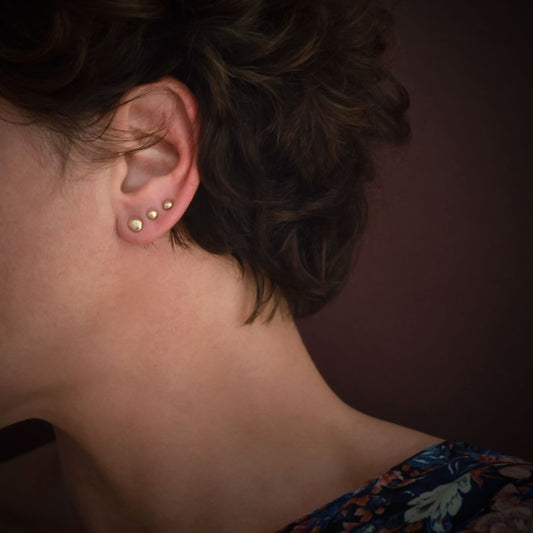 Meet the cat - dots & spheres bronze studs combo