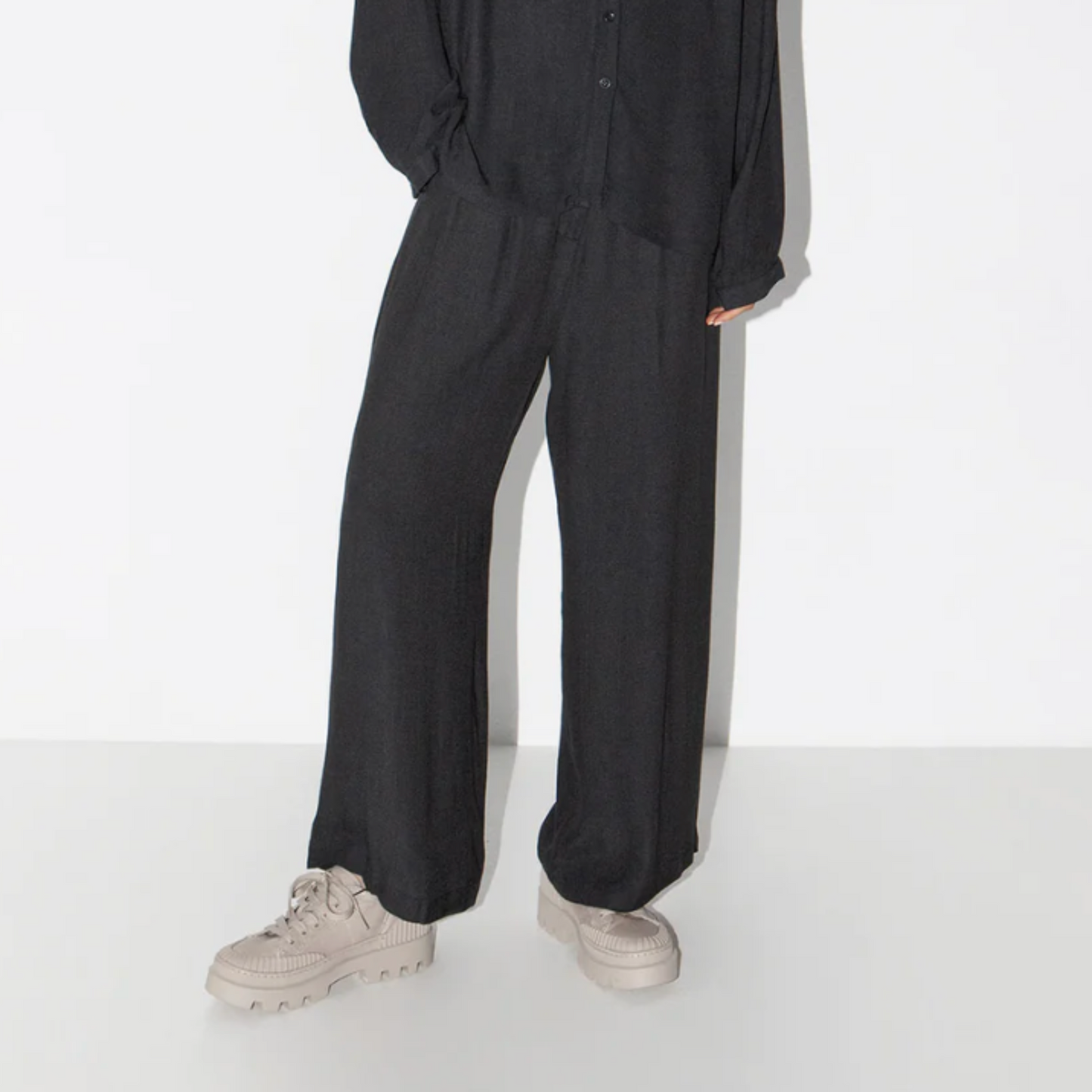 Niso satin crepe pants