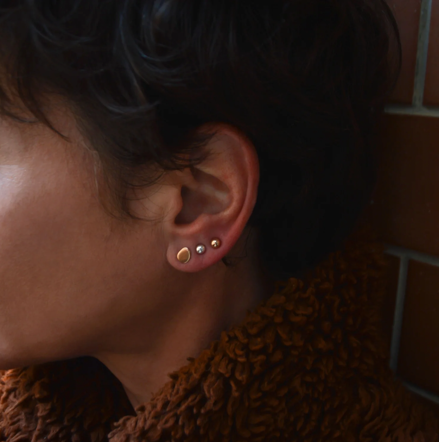 Meet the cat - dots & spheres silver & bronze studs combo