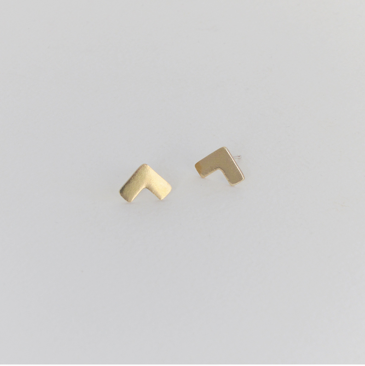 Meet the cat Angle Studs - brass