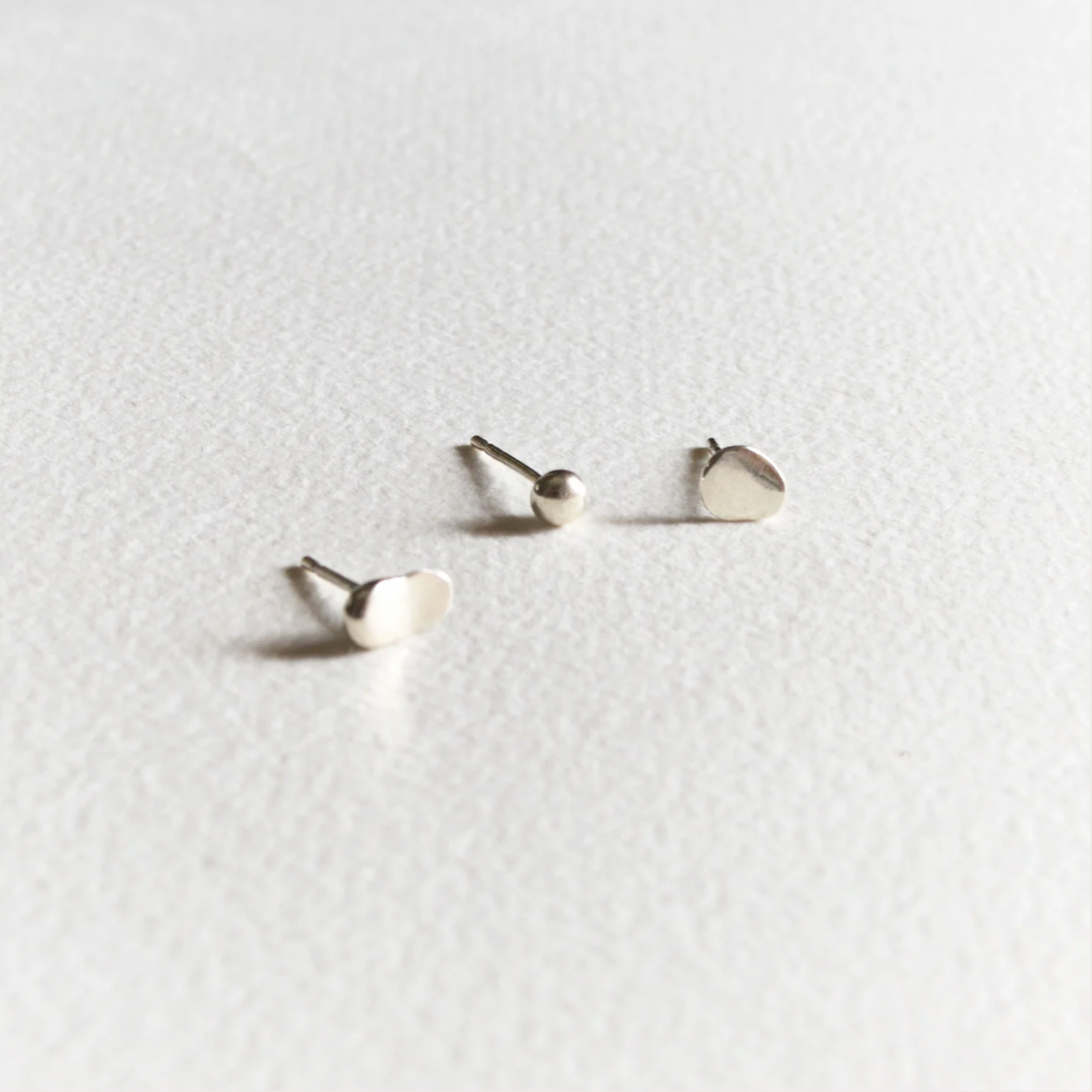 Meet the cat - dot drop sphere silver studs combo