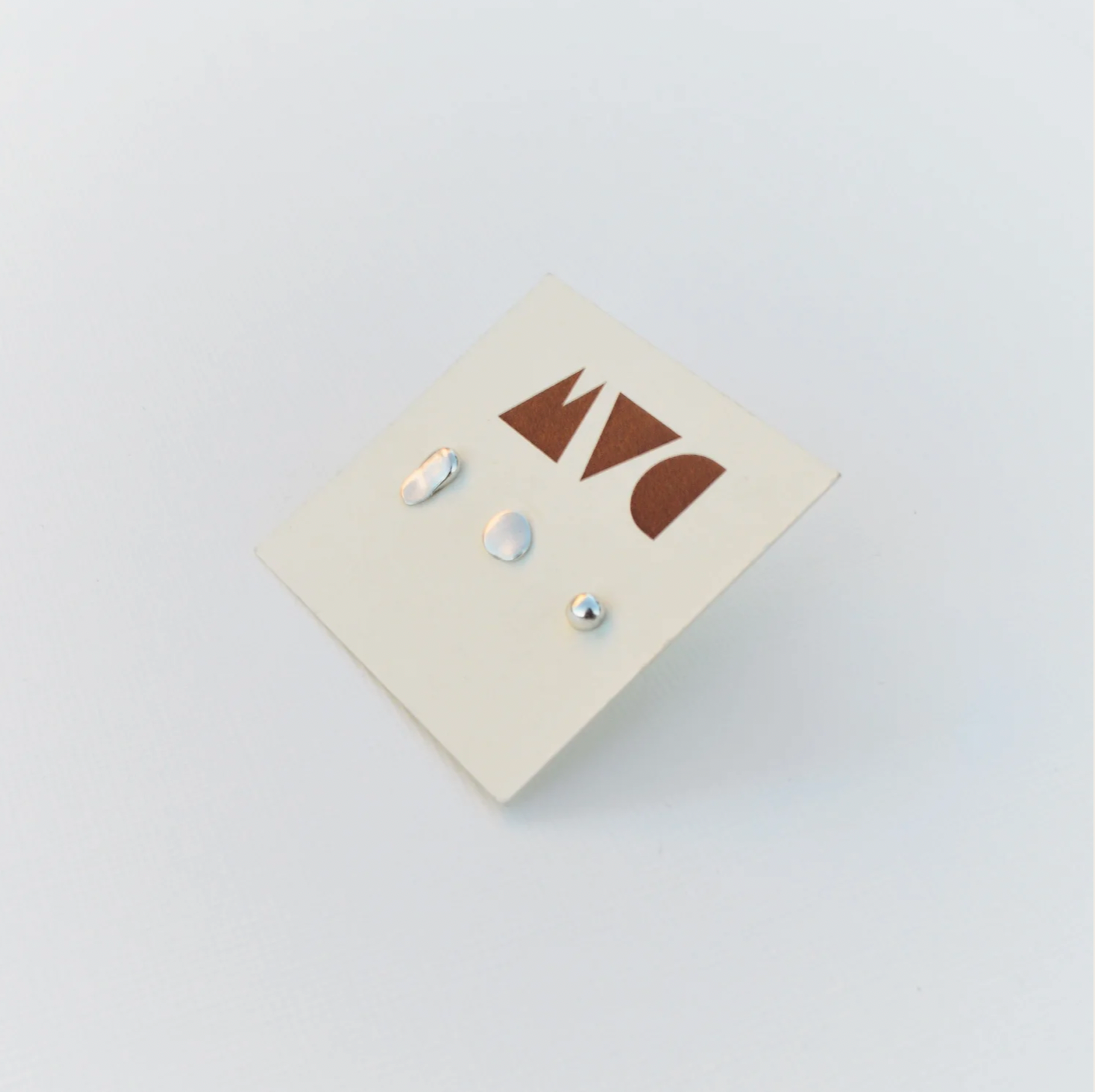 Meet the cat - dot drop sphere silver studs combo