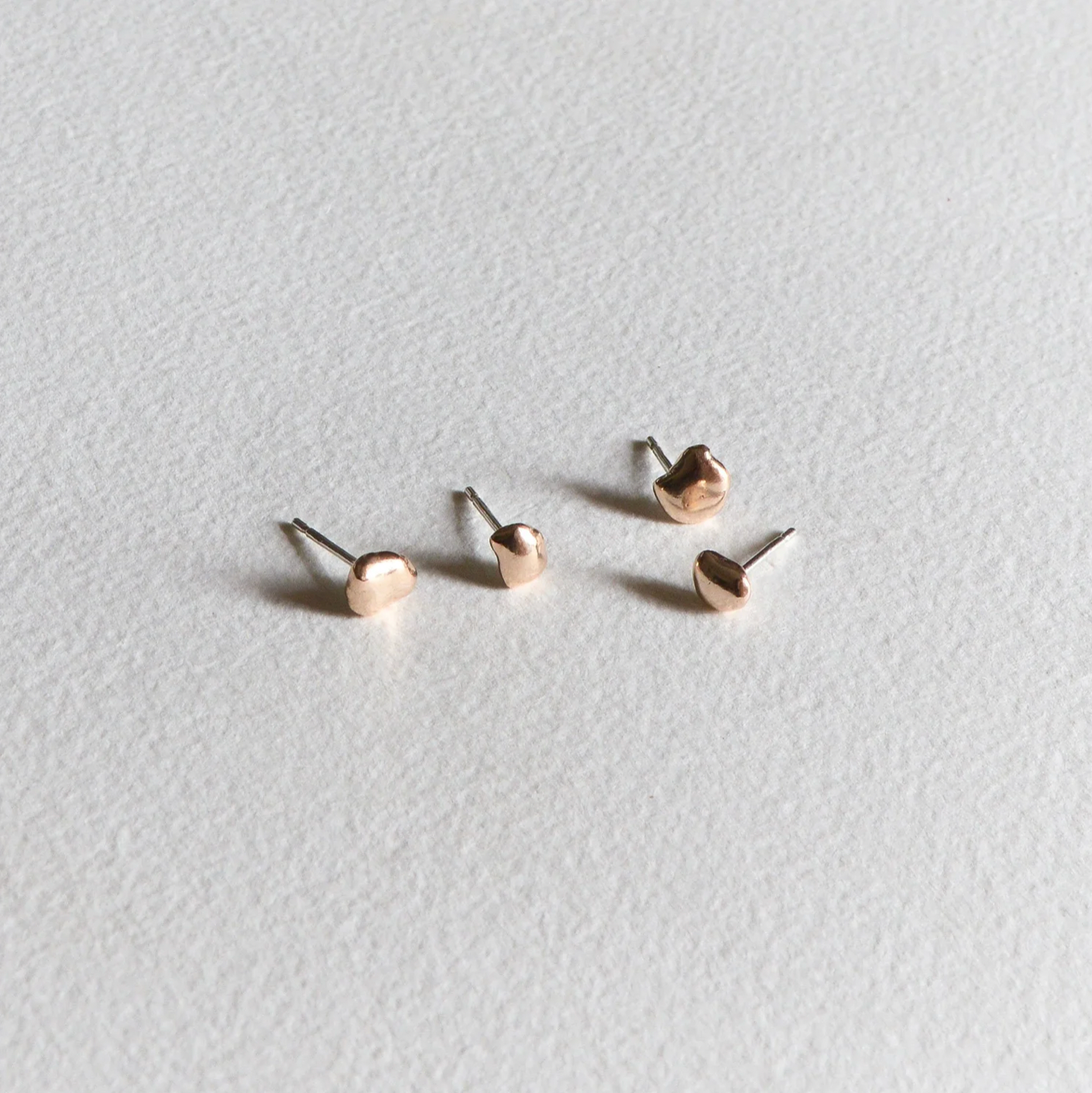 Meet the cat - blobs studs bronze combo