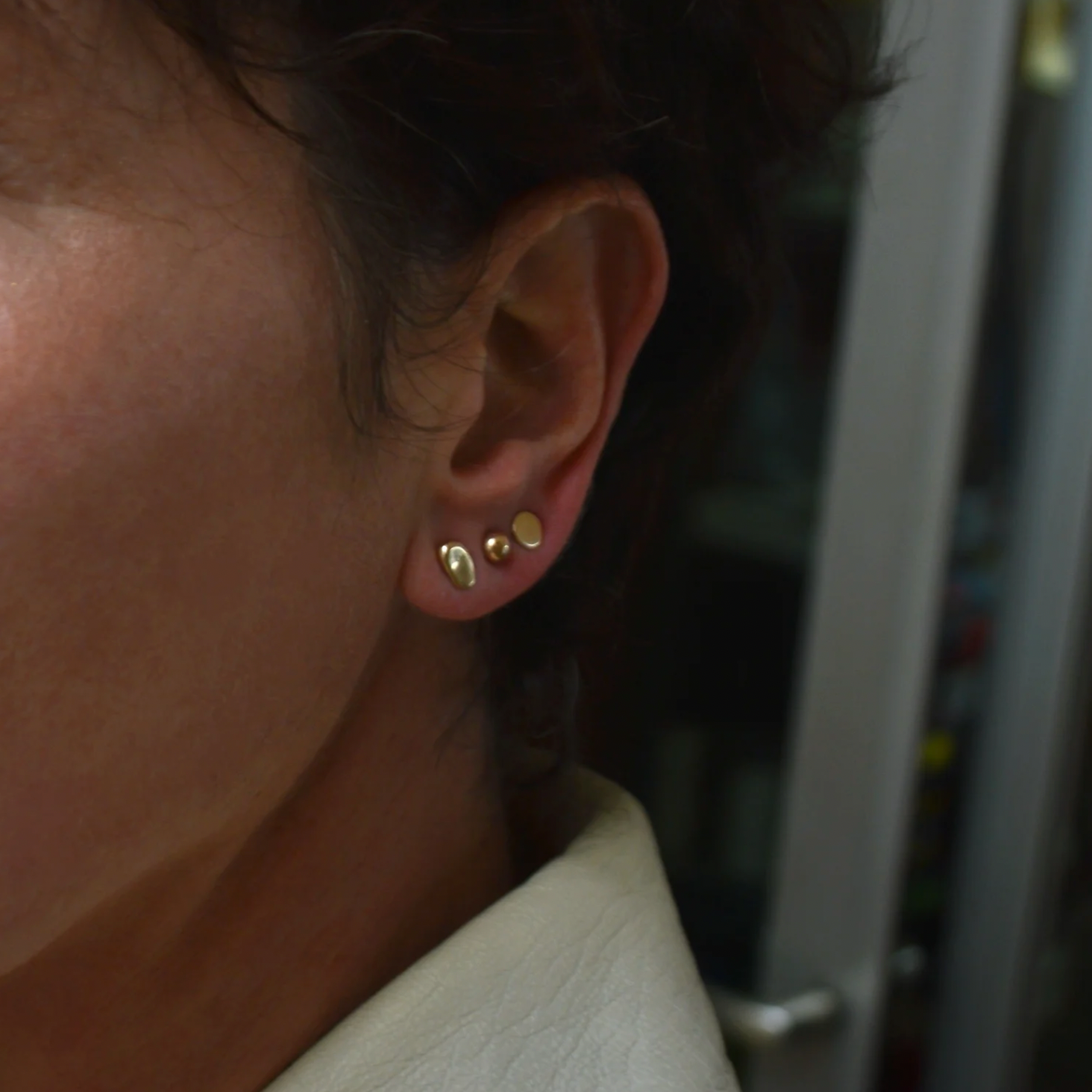 Meet the cat - dot drop sphere bronze studs combo