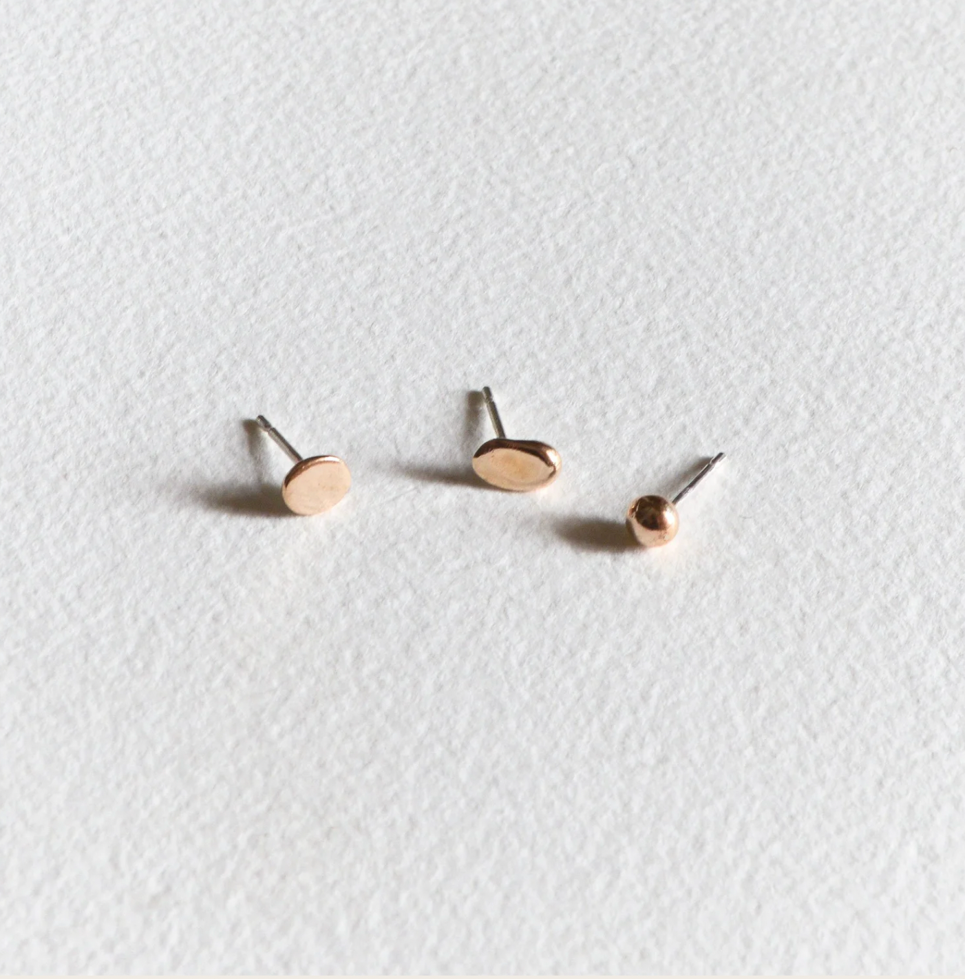 Meet the cat - dot drop sphere bronze studs combo