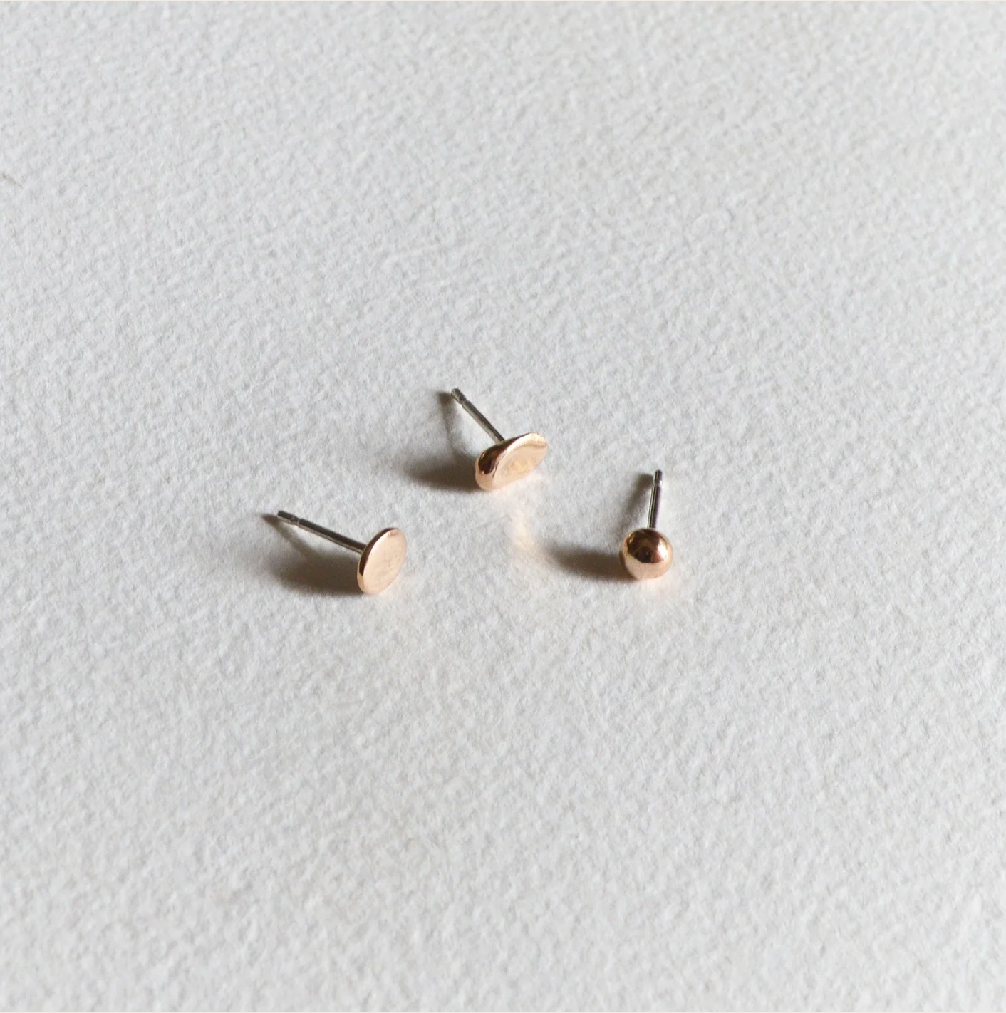 Meet the cat - dot drop sphere bronze studs combo
