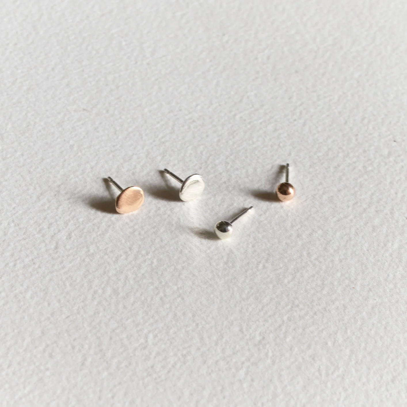 Meet the cat - dots & spheres silver & bronze studs combo