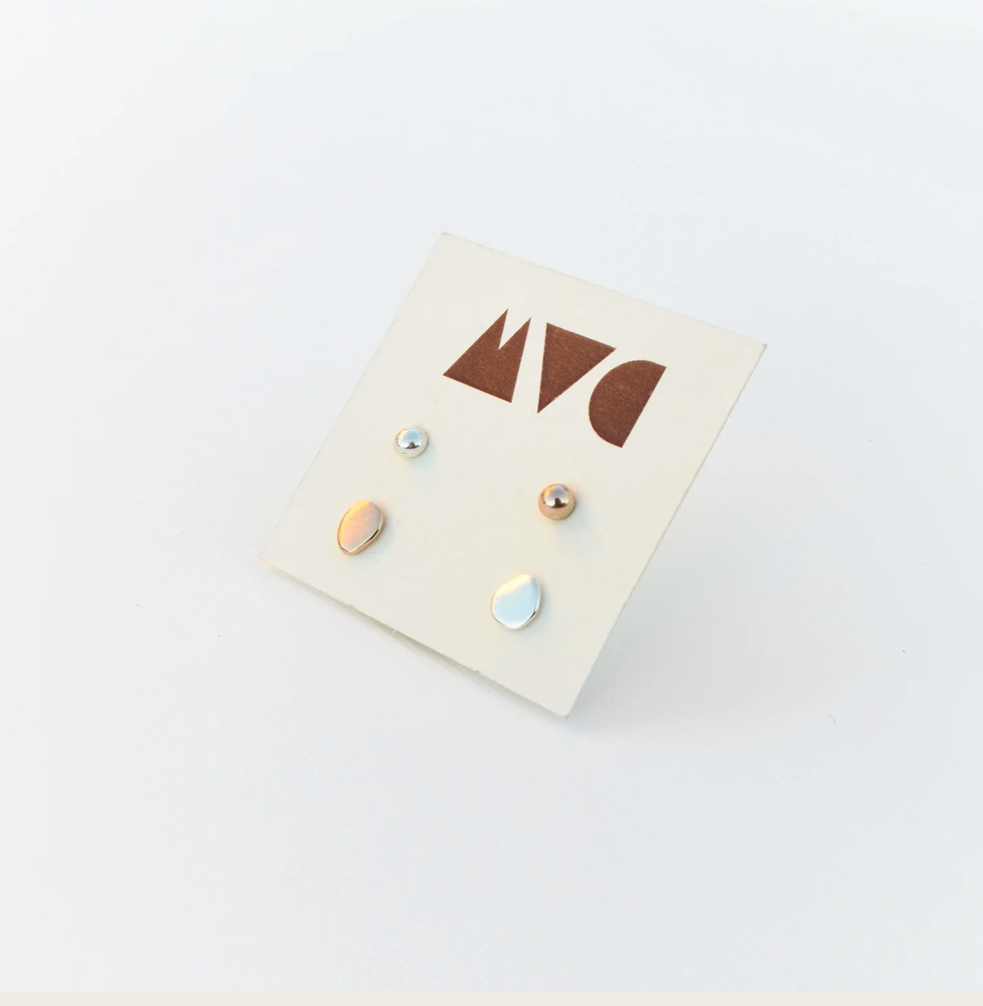 Meet the cat - dots & spheres silver & bronze studs combo