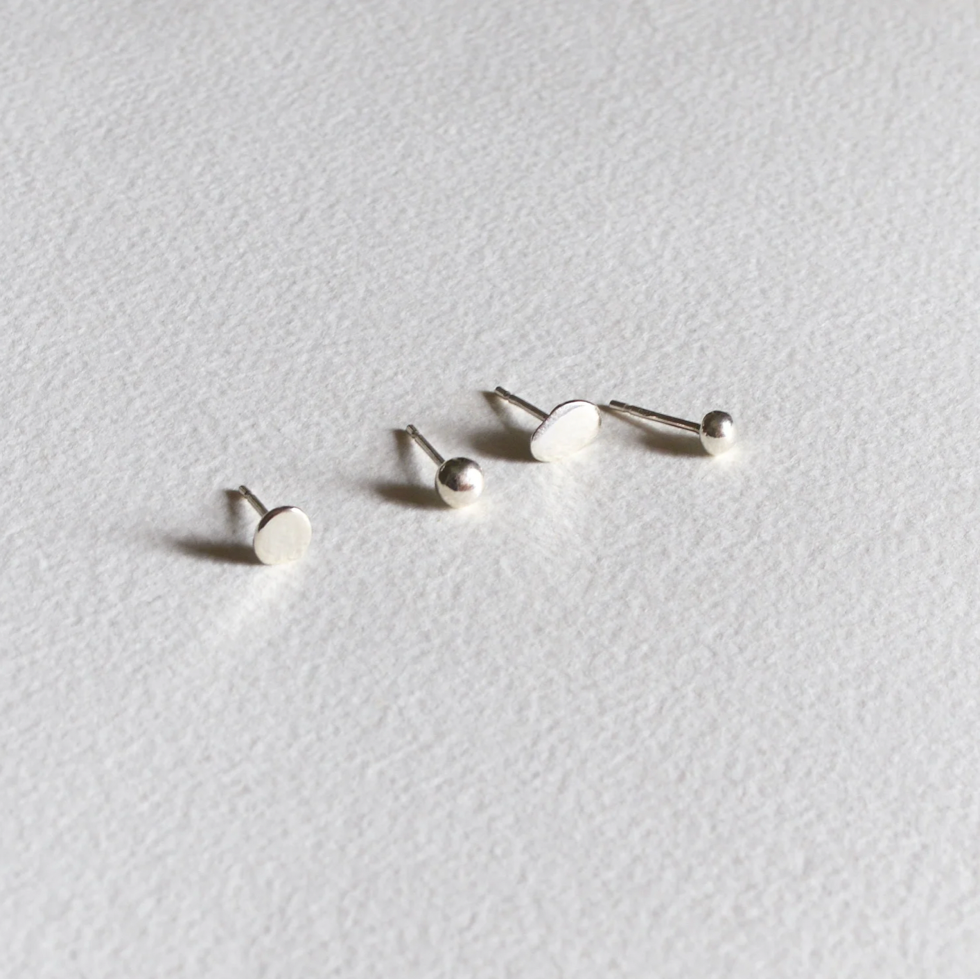 Meet the cat - dots & spheres silver studs combo